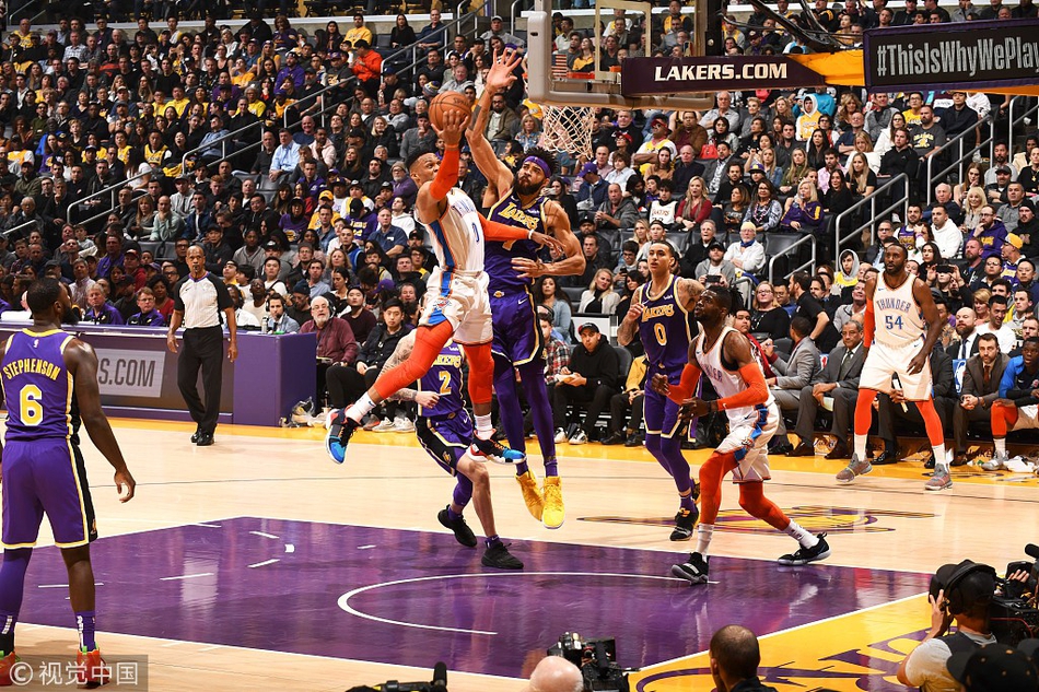 赛时冰面的 赛时冰面的